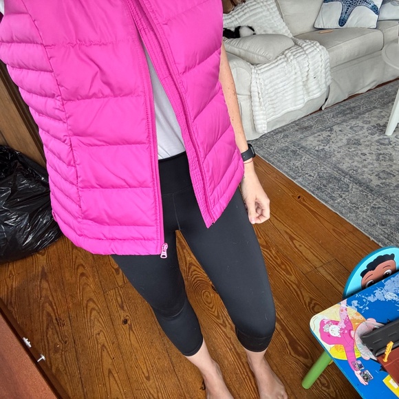 Lands’ End Hot Pink Puffer Vest – Size Small, NWT - Picture 3 of 4